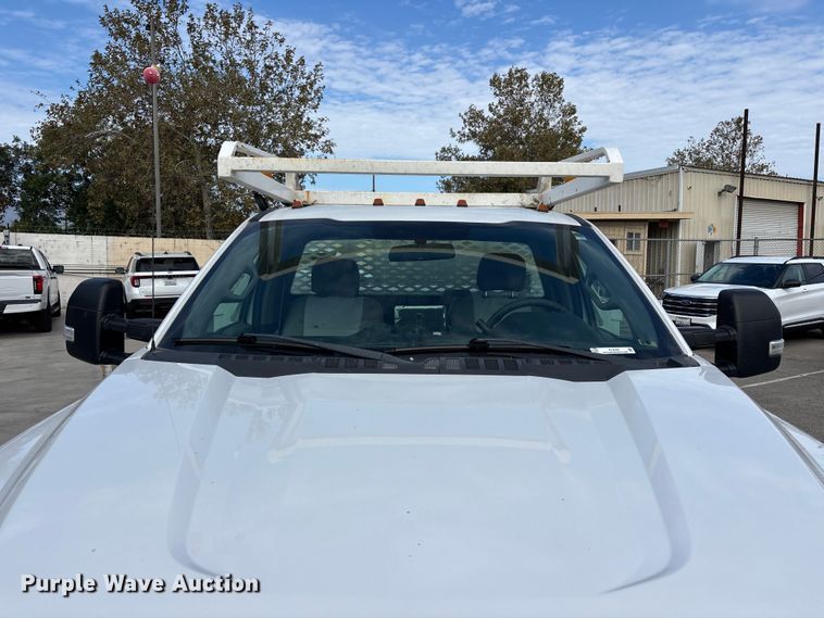 image for item EL2549 2019 Ford F450 Super Duty flatbed truck