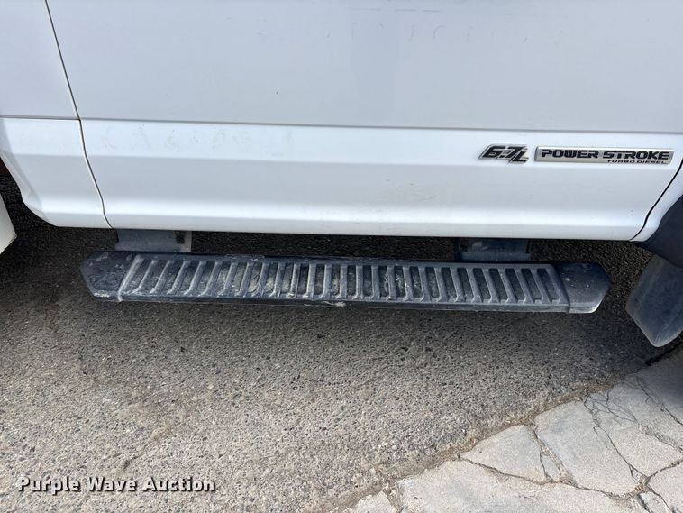 image for item EL2549 2019 Ford F450 Super Duty flatbed truck