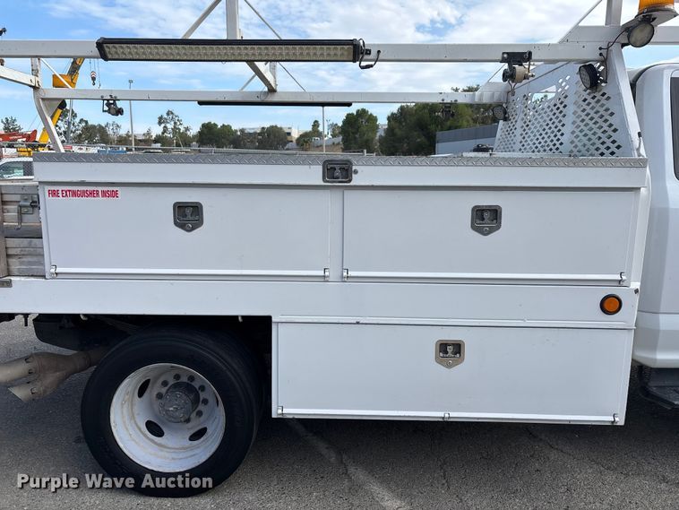 image for item EL2549 2019 Ford F450 Super Duty flatbed truck