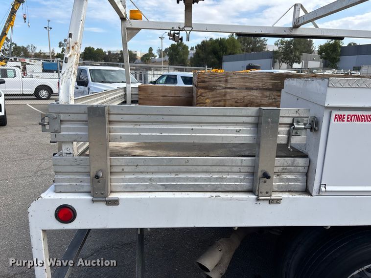 image for item EL2549 2019 Ford F450 Super Duty flatbed truck