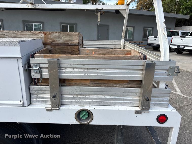 image for item EL2549 2019 Ford F450 Super Duty flatbed truck