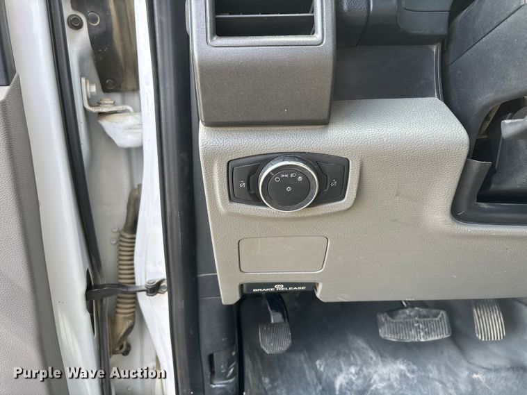 image for item EL2549 2019 Ford F450 Super Duty flatbed truck