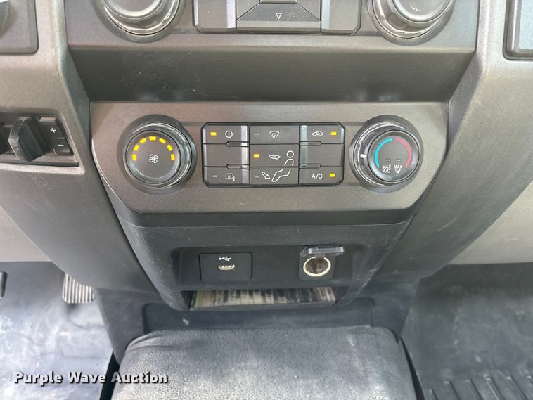 image for item EL2549 2019 Ford F450 Super Duty flatbed truck