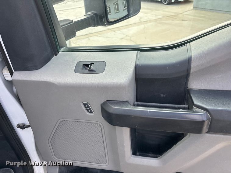 image for item EL2549 2019 Ford F450 Super Duty flatbed truck