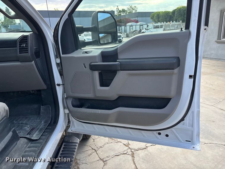 image for item EL2549 2019 Ford F450 Super Duty flatbed truck