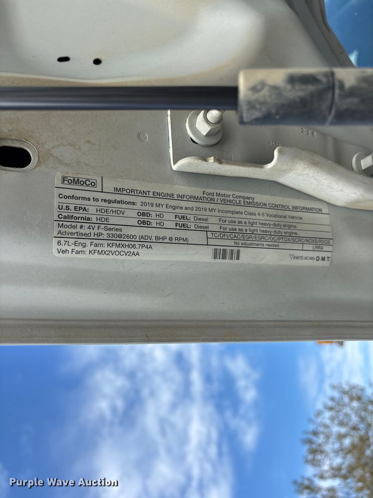 image for item EL2549 2019 Ford F450 Super Duty flatbed truck