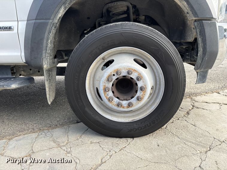 image for item EL2549 2019 Ford F450 Super Duty flatbed truck