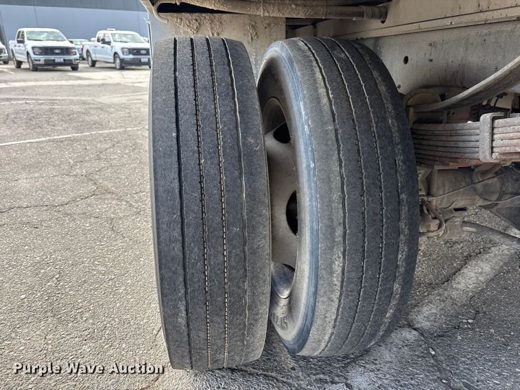 image for item EL2549 2019 Ford F450 Super Duty flatbed truck