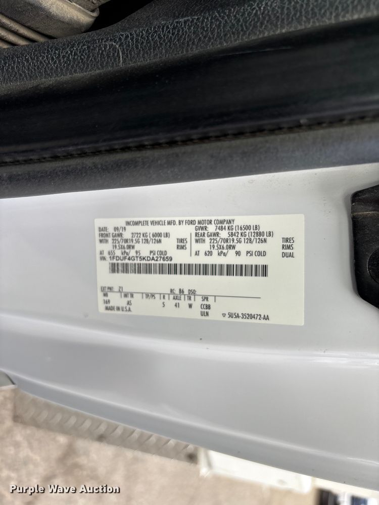 image for item EL2549 2019 Ford F450 Super Duty flatbed truck