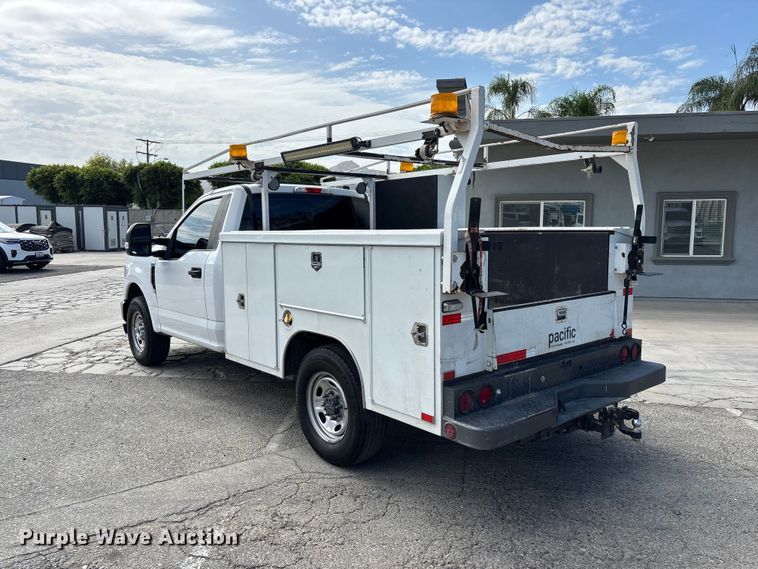 image for item EL2551 2020 Ford F250 Super Duty utility bed pickup truck