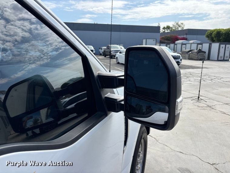 image for item EL2551 2020 Ford F250 Super Duty utility bed pickup truck