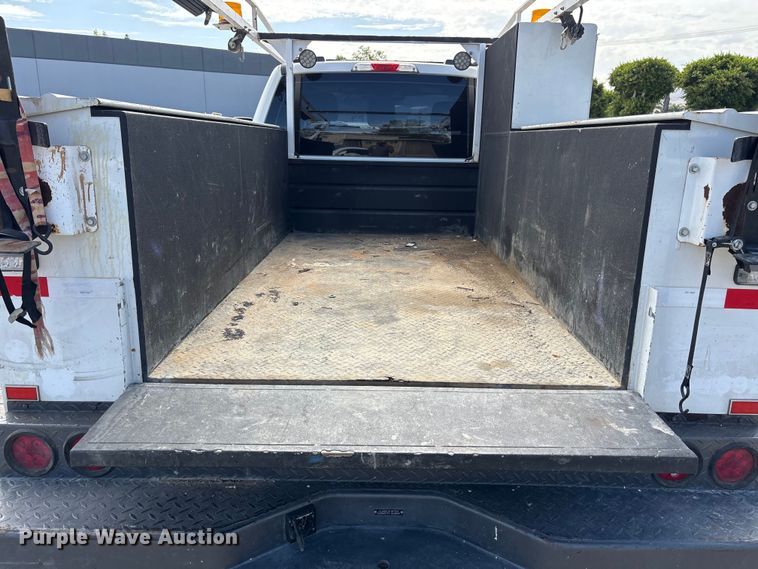 image for item EL2551 2020 Ford F250 Super Duty utility bed pickup truck