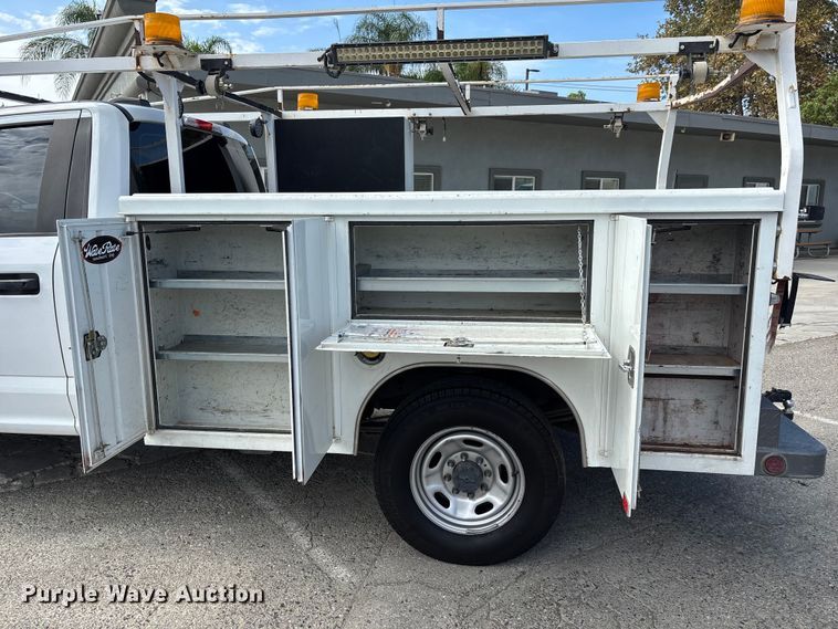 image for item EL2551 2020 Ford F250 Super Duty utility bed pickup truck