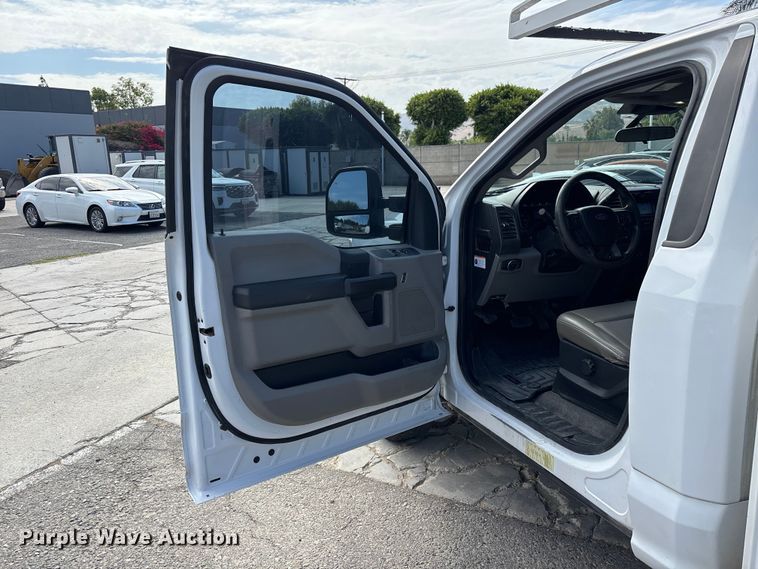 image for item EL2551 2020 Ford F250 Super Duty utility bed pickup truck