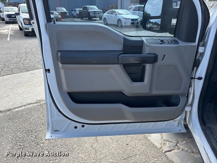 image for item EL2551 2020 Ford F250 Super Duty utility bed pickup truck