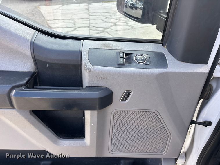 image for item EL2551 2020 Ford F250 Super Duty utility bed pickup truck