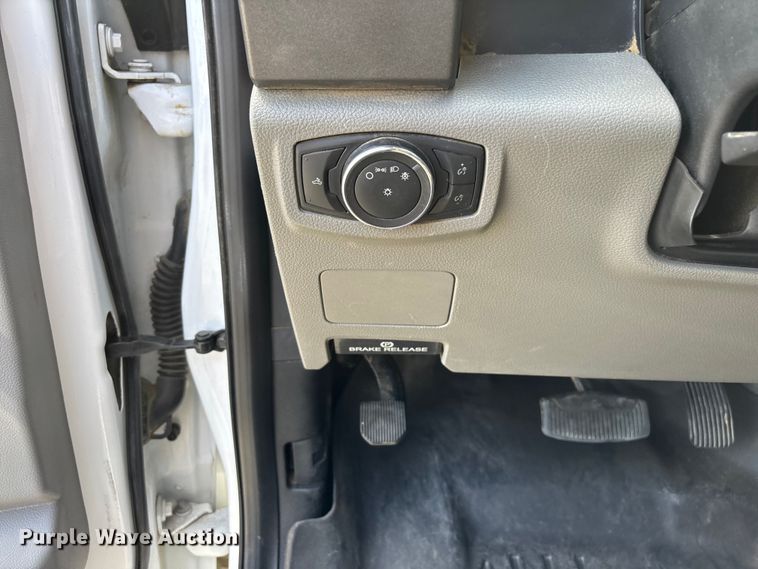 image for item EL2551 2020 Ford F250 Super Duty utility bed pickup truck