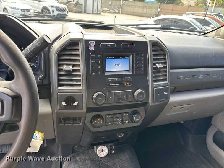 image for item EL2551 2020 Ford F250 Super Duty utility bed pickup truck