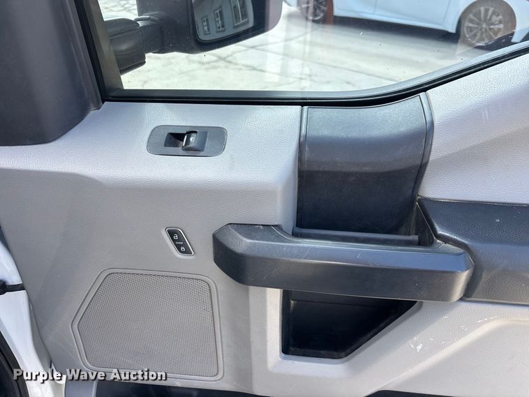 image for item EL2551 2020 Ford F250 Super Duty utility bed pickup truck