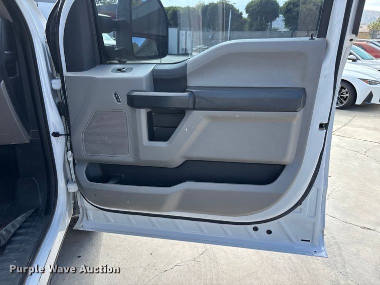 image for item EL2551 2020 Ford F250 Super Duty utility bed pickup truck