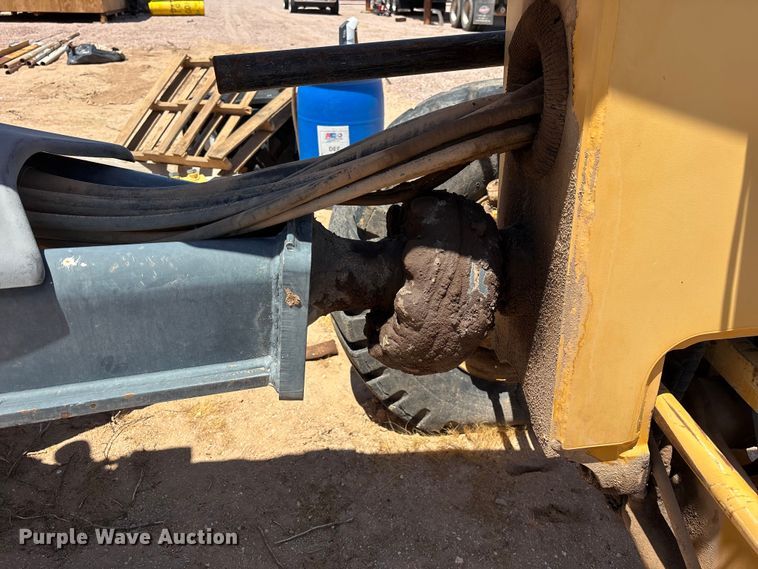 image for item EL2566 2012 John Deere 672GP motor grader