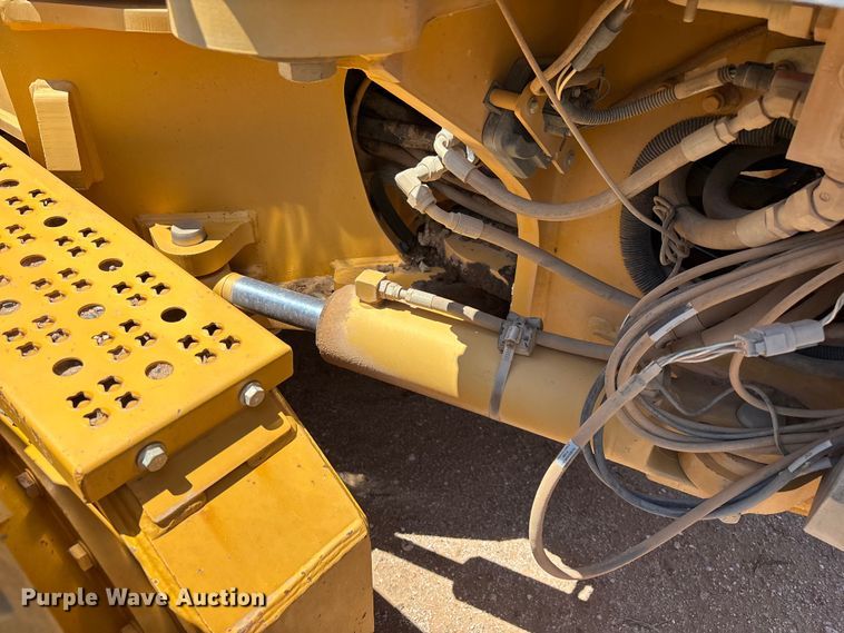 image for item EL2566 2012 John Deere 672GP motor grader