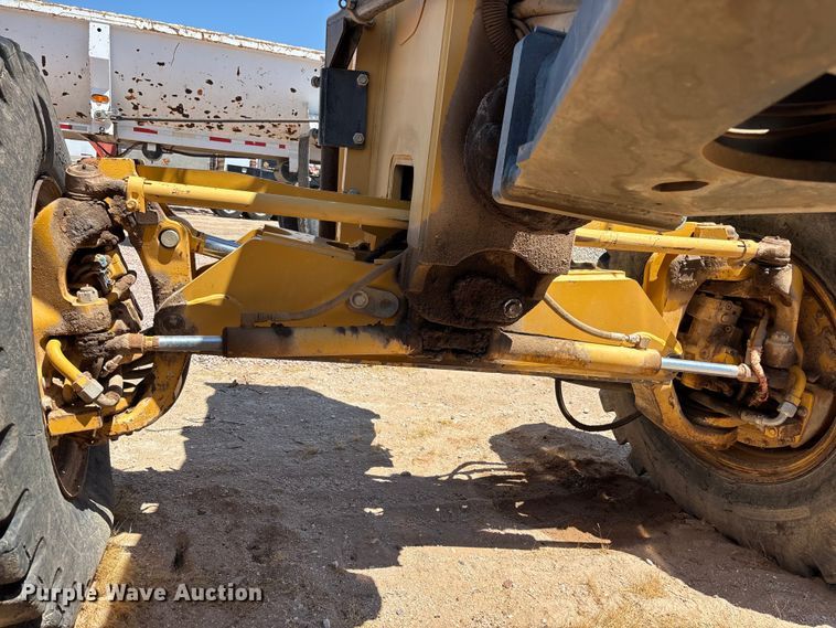 image for item EL2566 2012 John Deere 672GP motor grader
