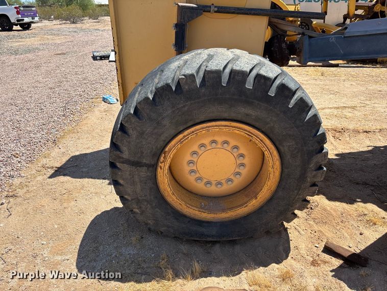 image for item EL2566 2012 John Deere 672GP motor grader