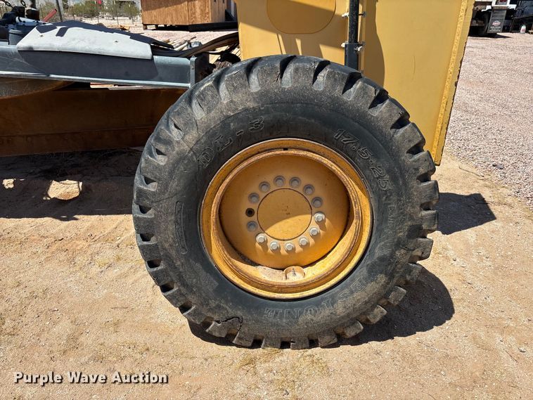 image for item EL2566 2012 John Deere 672GP motor grader