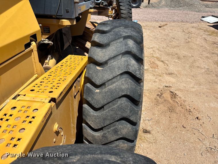 image for item EL2566 2012 John Deere 672GP motor grader