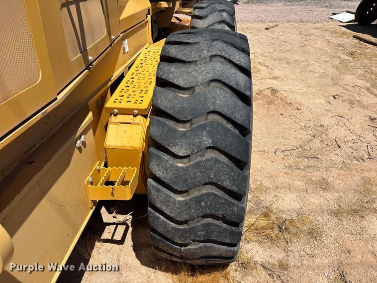image for item EL2566 2012 John Deere 672GP motor grader