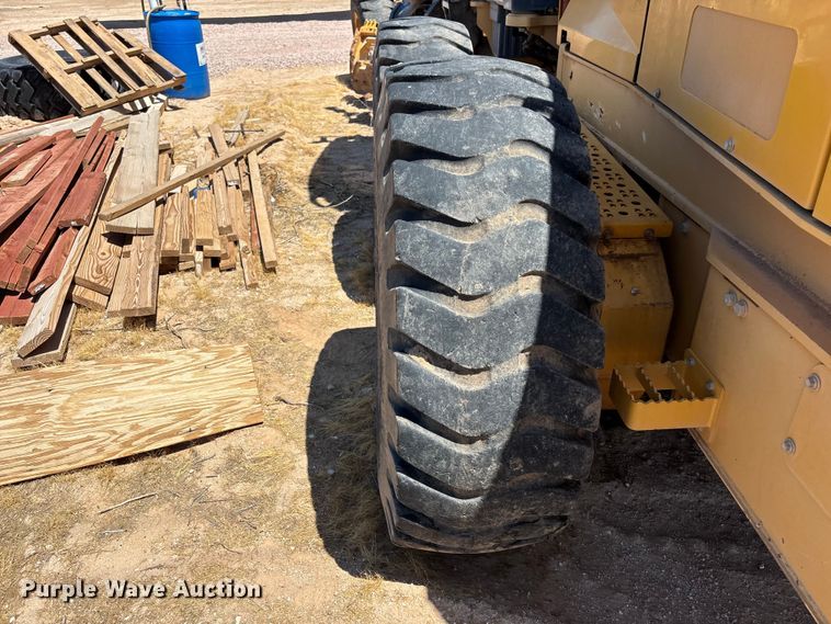 image for item EL2566 2012 John Deere 672GP motor grader