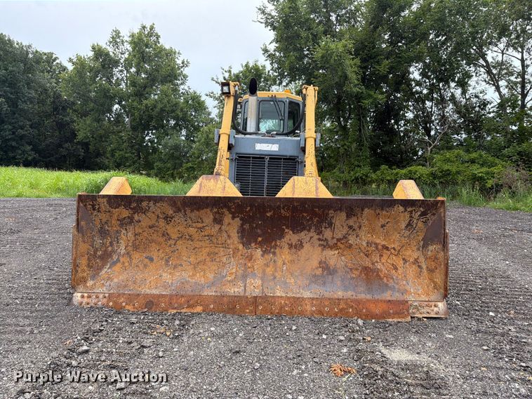 image for item EM0146 2004 John Deere 950C dozer