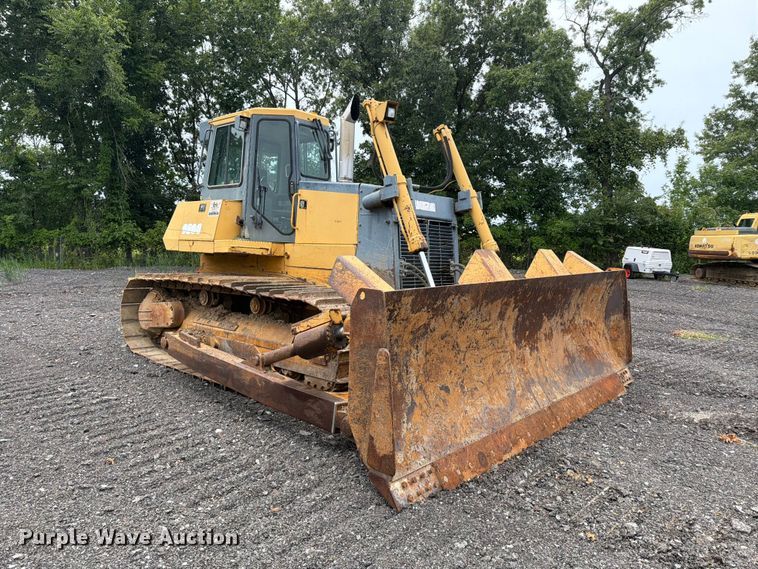 image for item EM0146 2004 John Deere 950C dozer