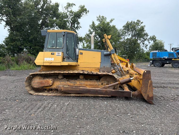 image for item EM0146 2004 John Deere 950C dozer