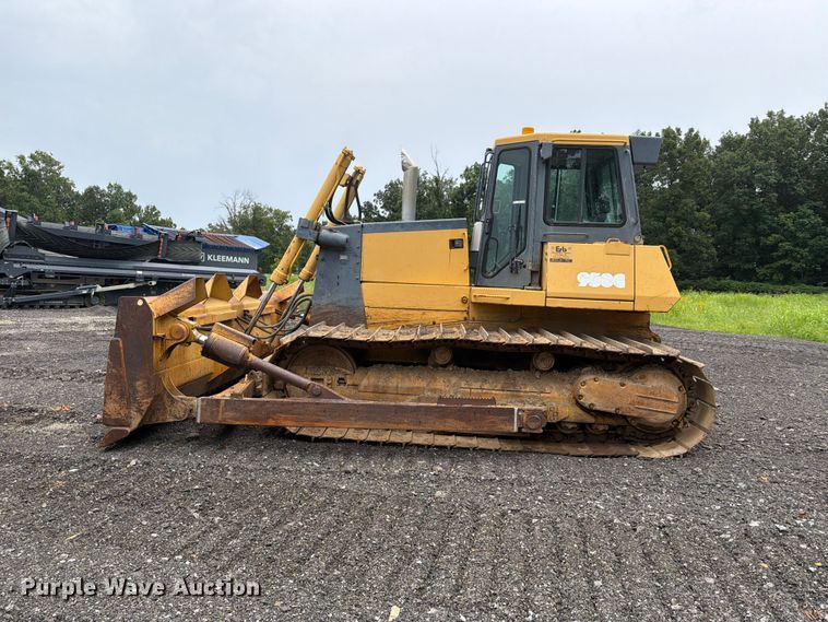 image for item EM0146 2004 John Deere 950C dozer