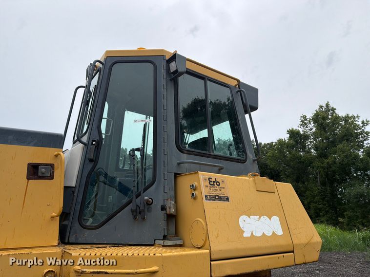 image for item EM0146 2004 John Deere 950C dozer