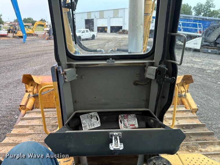 image for item EM0146 2004 John Deere 950C dozer