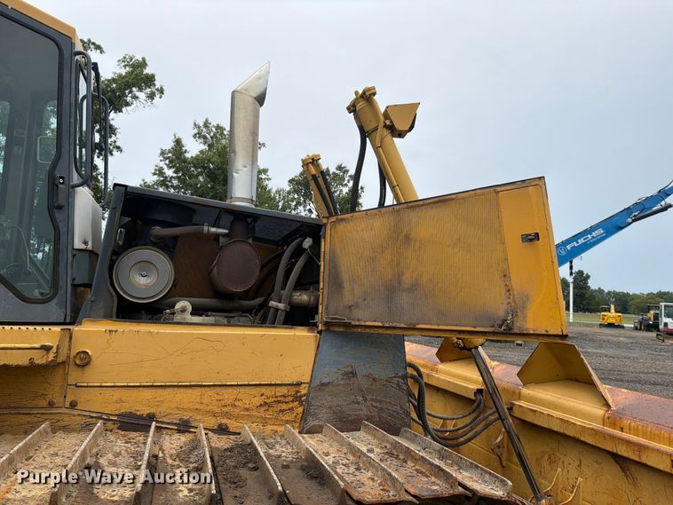 image for item EM0146 2004 John Deere 950C dozer
