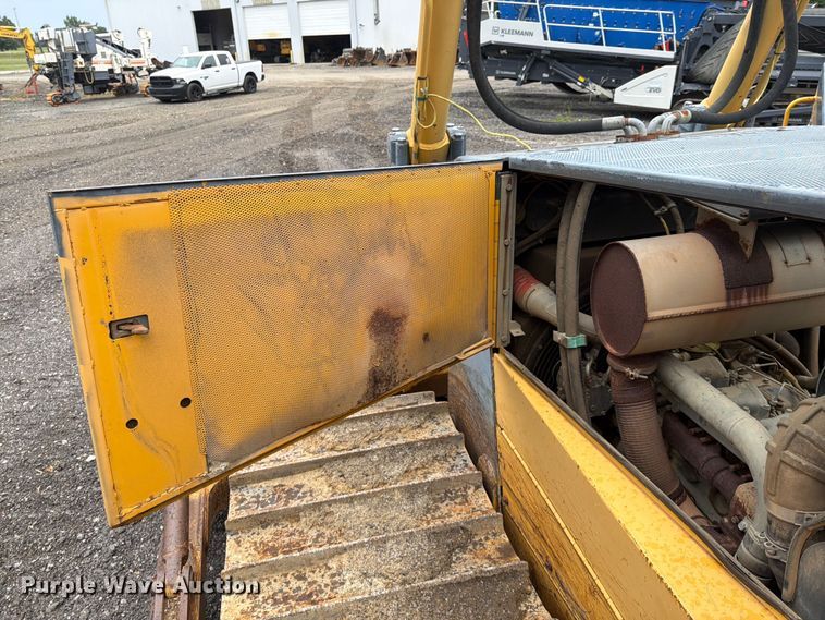 image for item EM0146 2004 John Deere 950C dozer