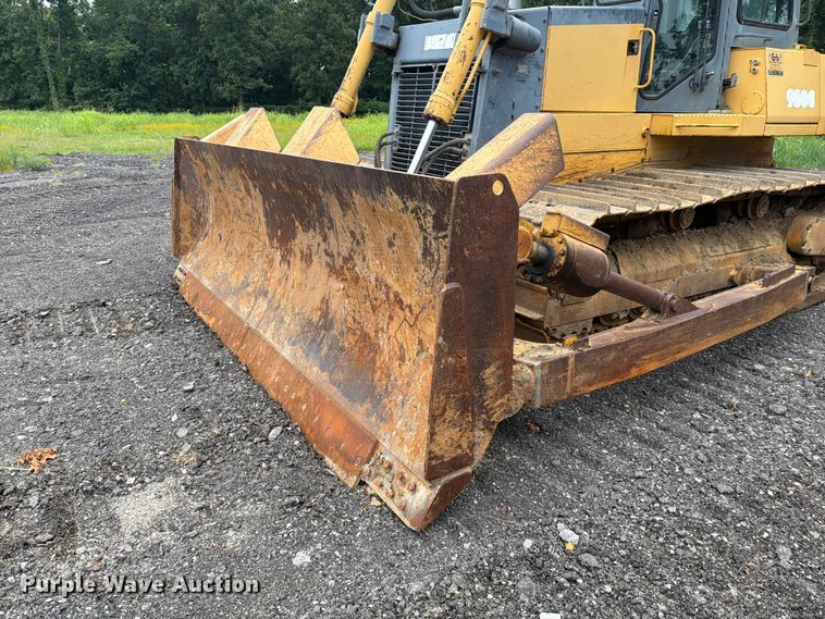 image for item EM0146 2004 John Deere 950C dozer