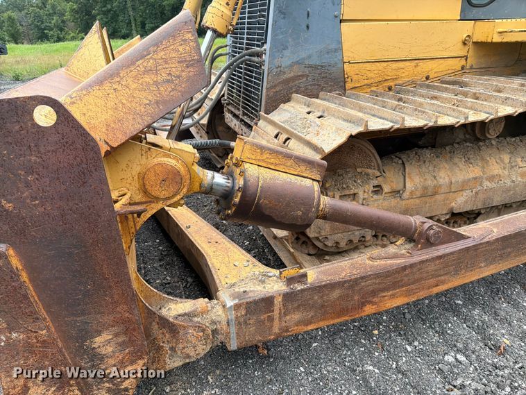 image for item EM0146 2004 John Deere 950C dozer
