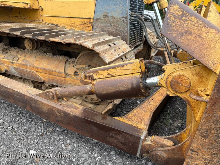 image for item EM0146 2004 John Deere 950C dozer