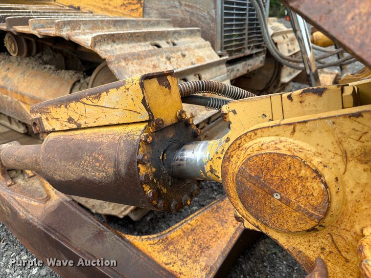 image for item EM0146 2004 John Deere 950C dozer