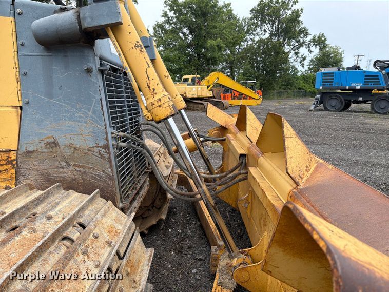 image for item EM0146 2004 John Deere 950C dozer
