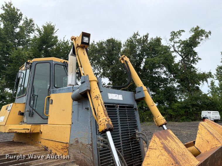 image for item EM0146 2004 John Deere 950C dozer