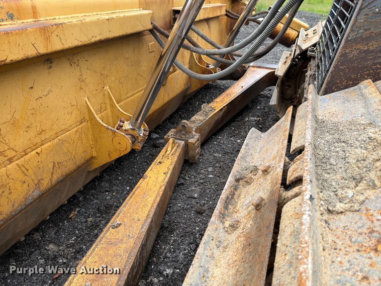 image for item EM0146 2004 John Deere 950C dozer