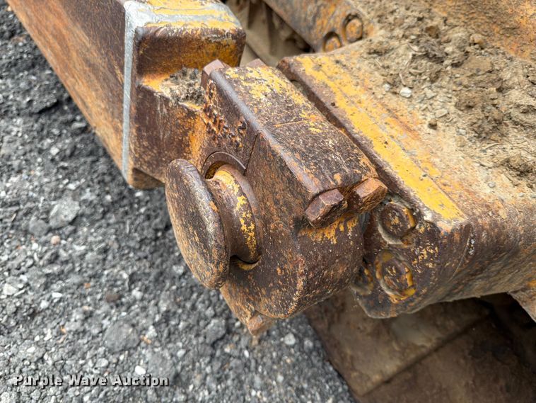 image for item EM0146 2004 John Deere 950C dozer