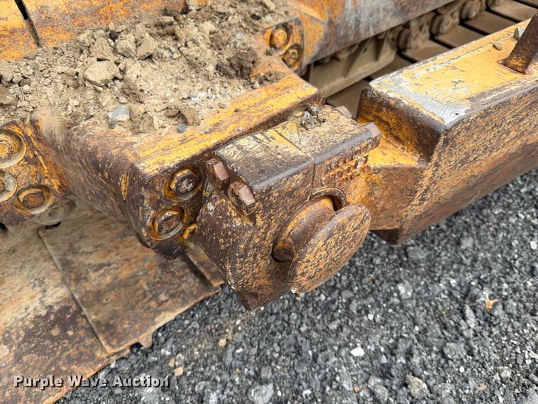 image for item EM0146 2004 John Deere 950C dozer