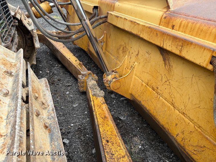 image for item EM0146 2004 John Deere 950C dozer